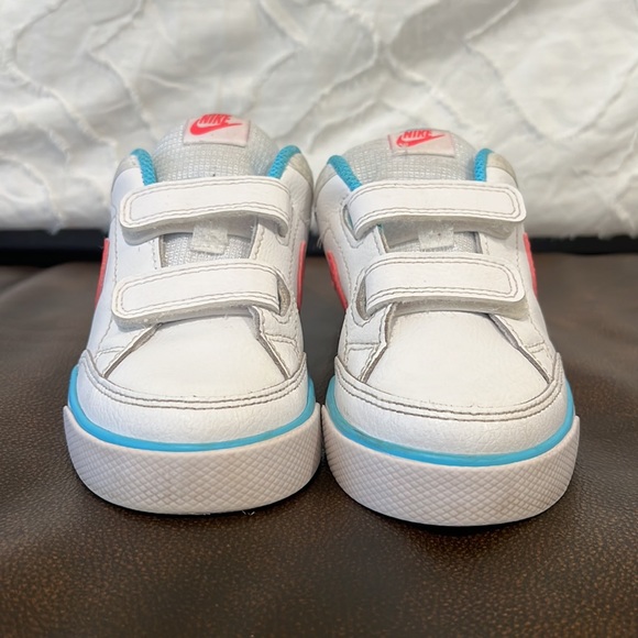 Nike Sneakers - Picture 4 of 11